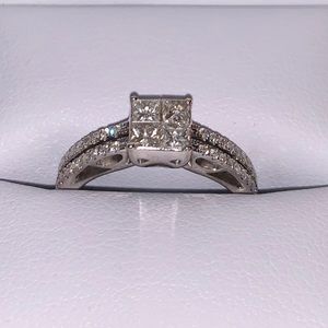 Beautiful 14kt White Gold Diamond Engagement Ring